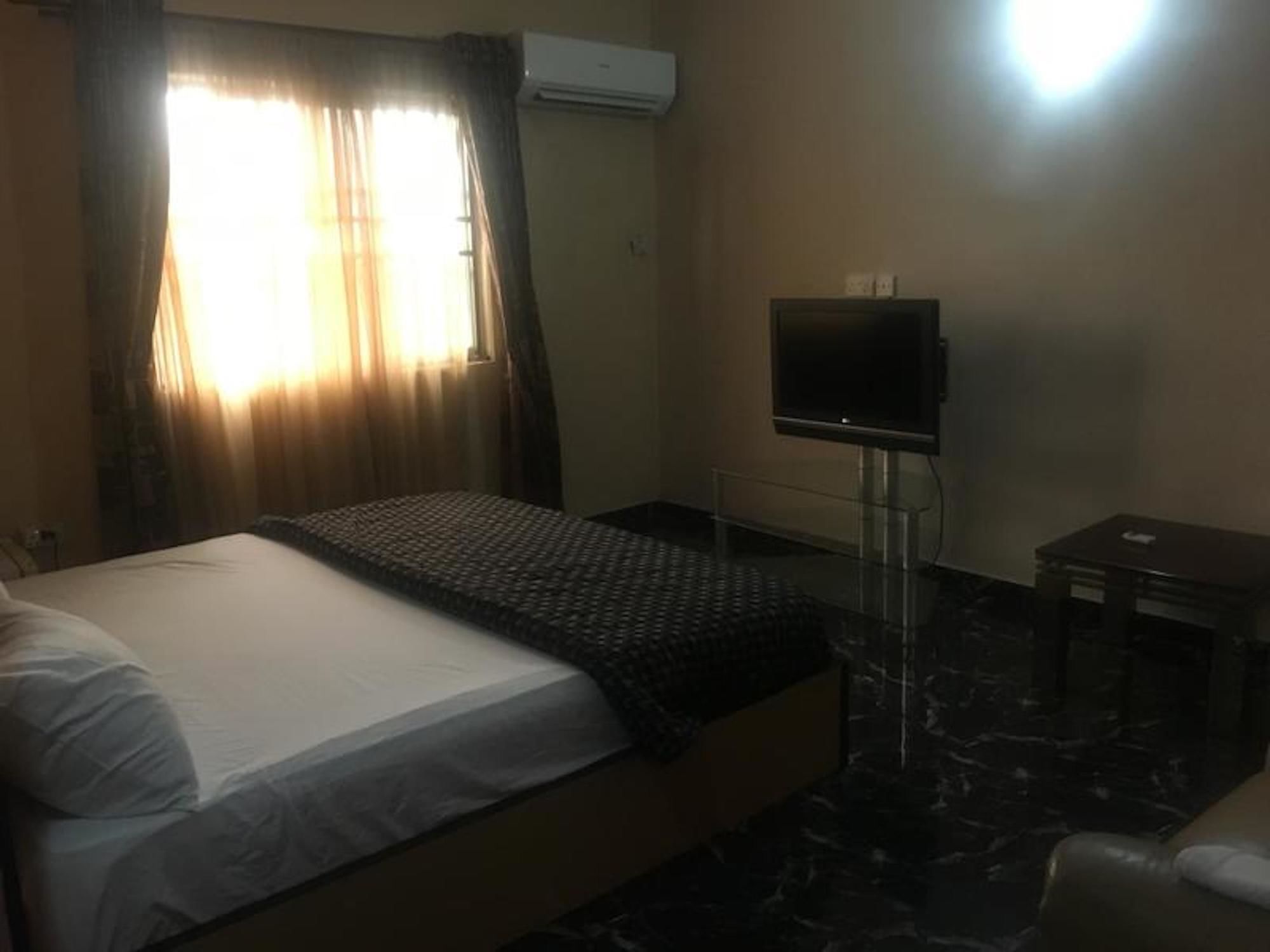 Bucker'S Palace Hotel Sangotedo Bagian luar foto