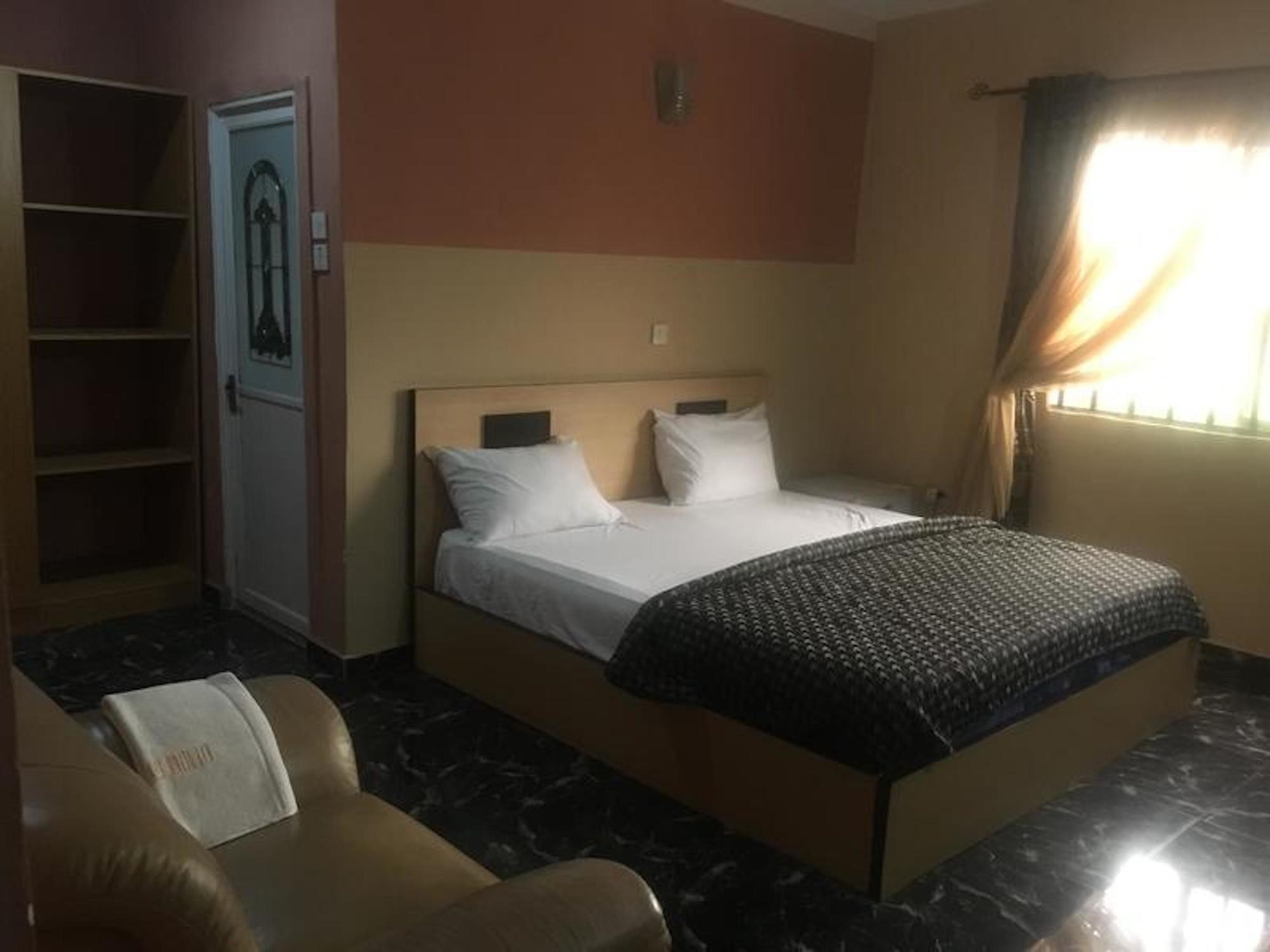 Bucker'S Palace Hotel Sangotedo Bagian luar foto